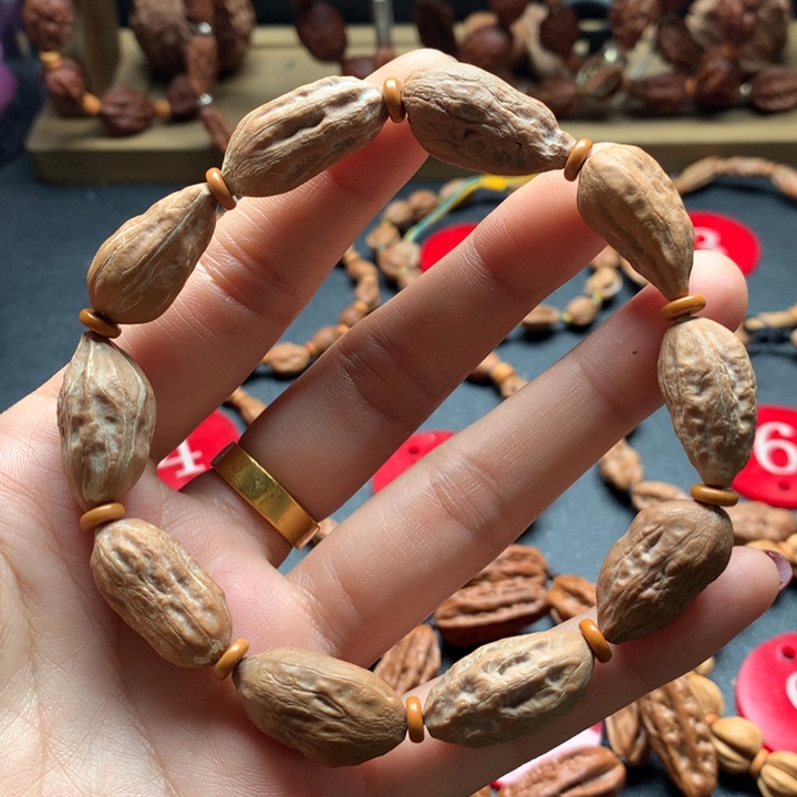 文玩核桃手串105光头强异型1.2