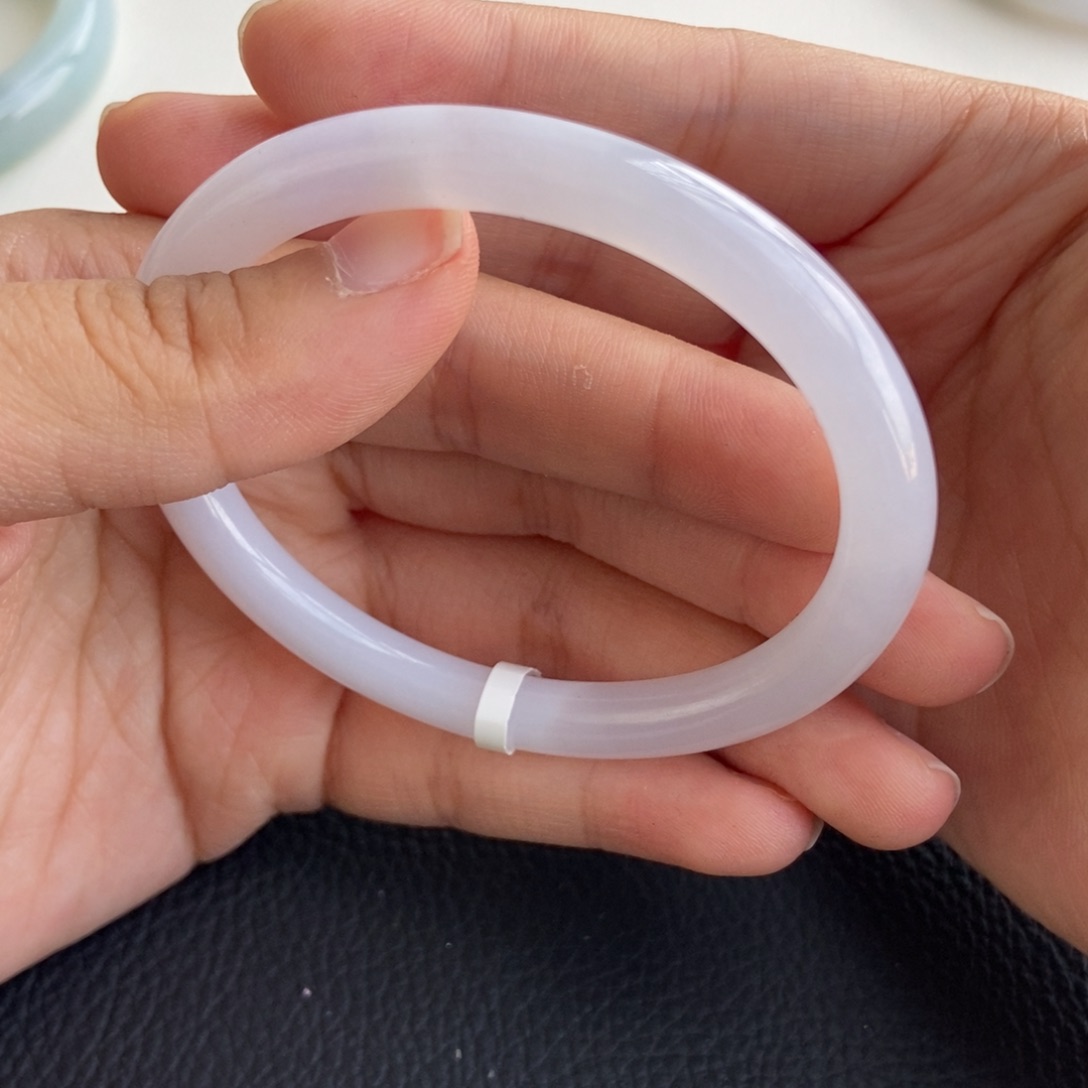 翡翠未镶嵌手镯55贵妃