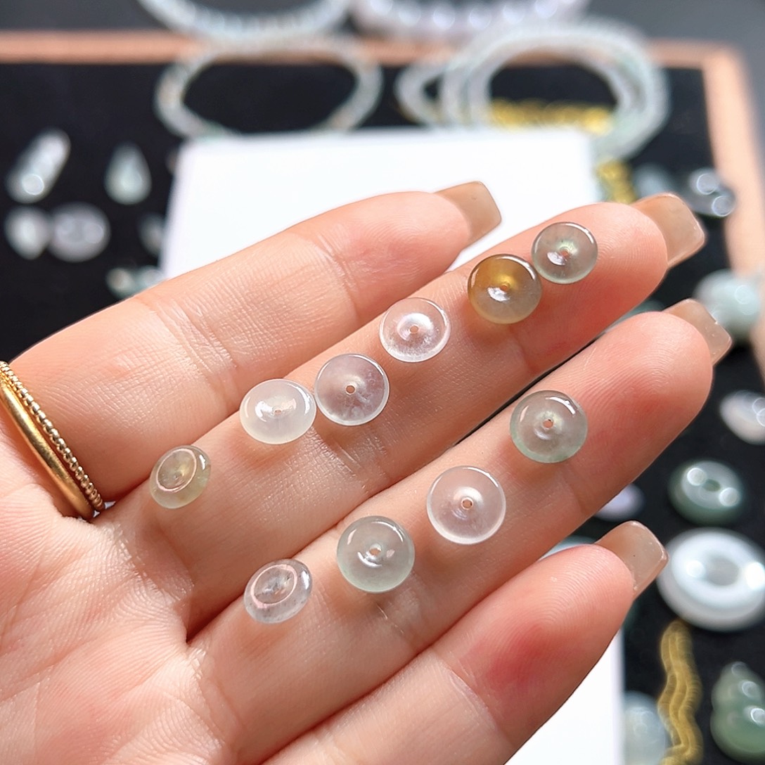 青***我翡翠未镶嵌颈饰翡翠