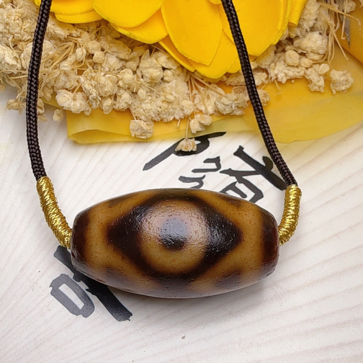 老气黑金胖子金刚莲花三眼珠 带砂通体牙黄沁色高油包浆29.8×16mm