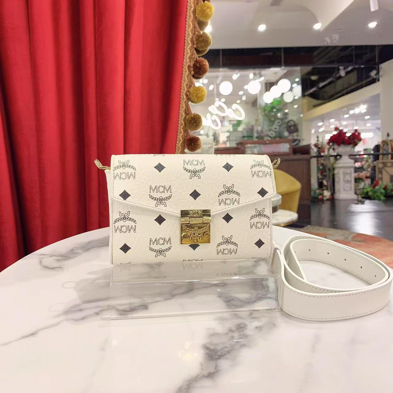 95新 MCM GGS MCM信封包米色老花金扣单肩包/11302418