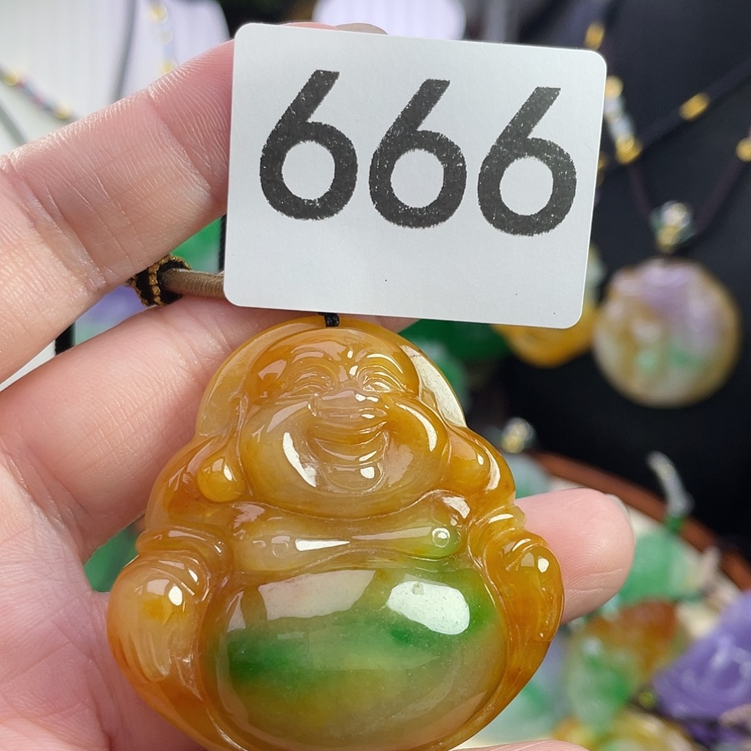 翡翠未镶嵌吊坠(赠链)