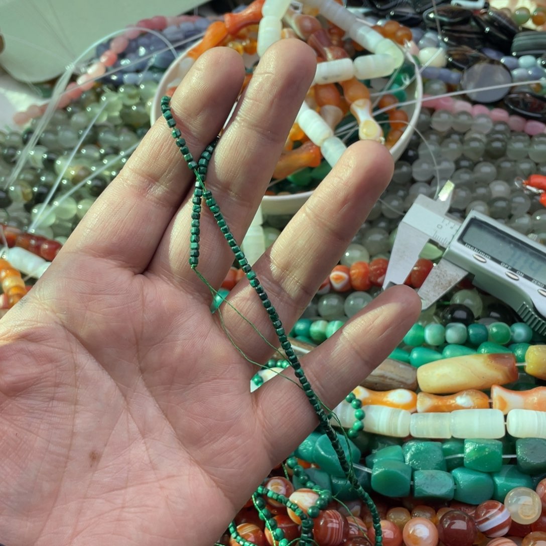 玛瑙/玉髓珠宝半成品未镶嵌一条装2mm孔雀方糖