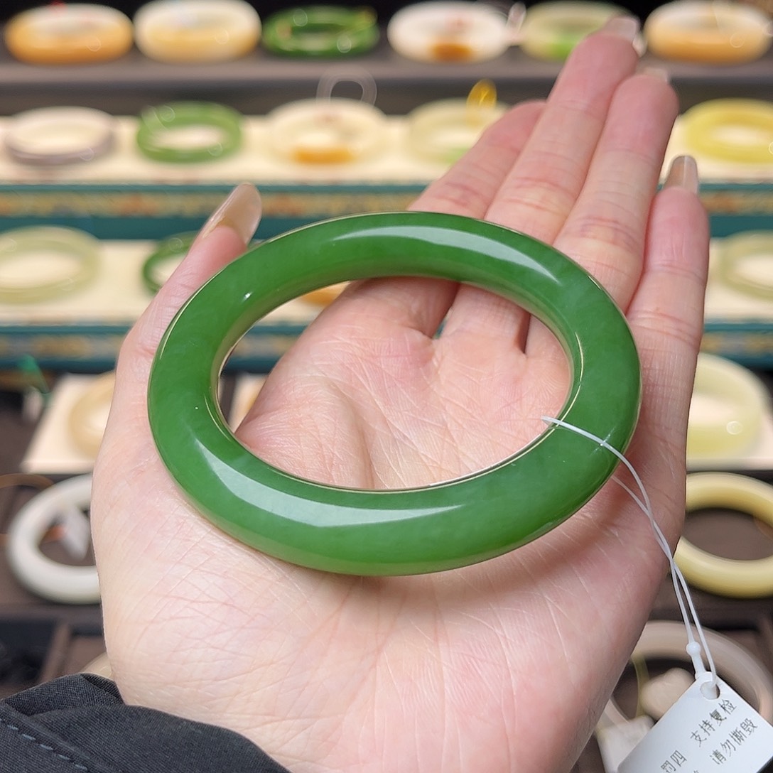 和田玉手镯未镶嵌正阳绿