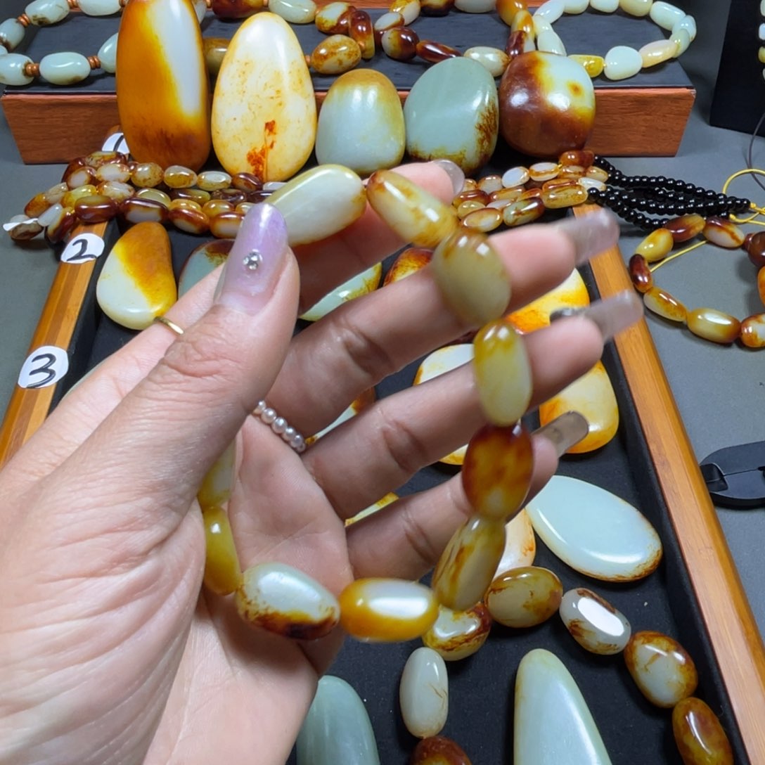 颈饰未镶嵌和田玉追****春