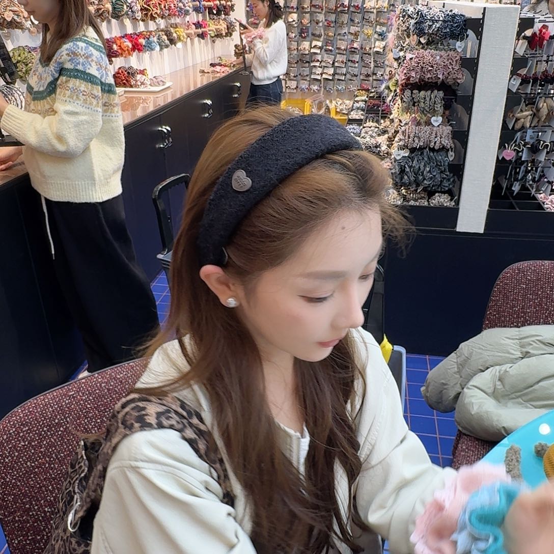 黑色发箍卡的爱心哦哦