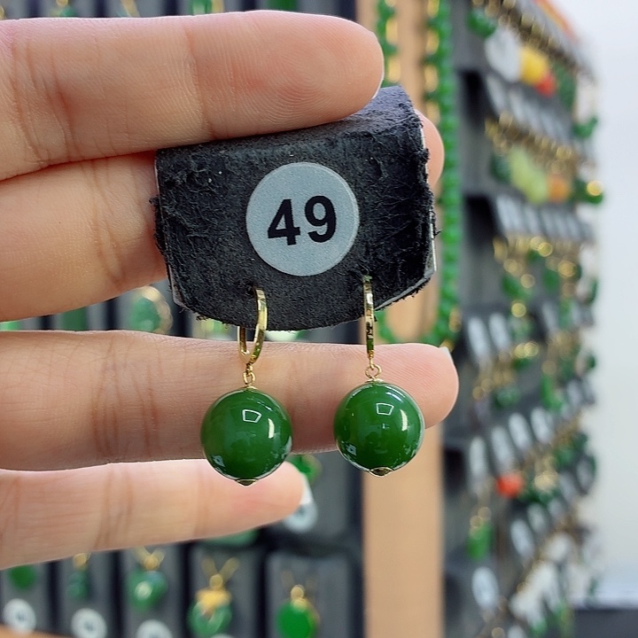 18K金镶嵌和田玉耳饰