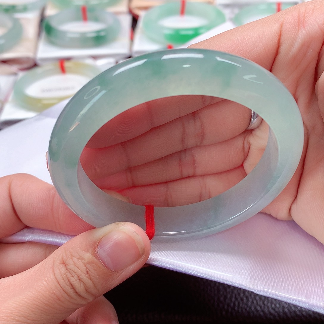 翡翠手镯未镶嵌天然A货翡翠