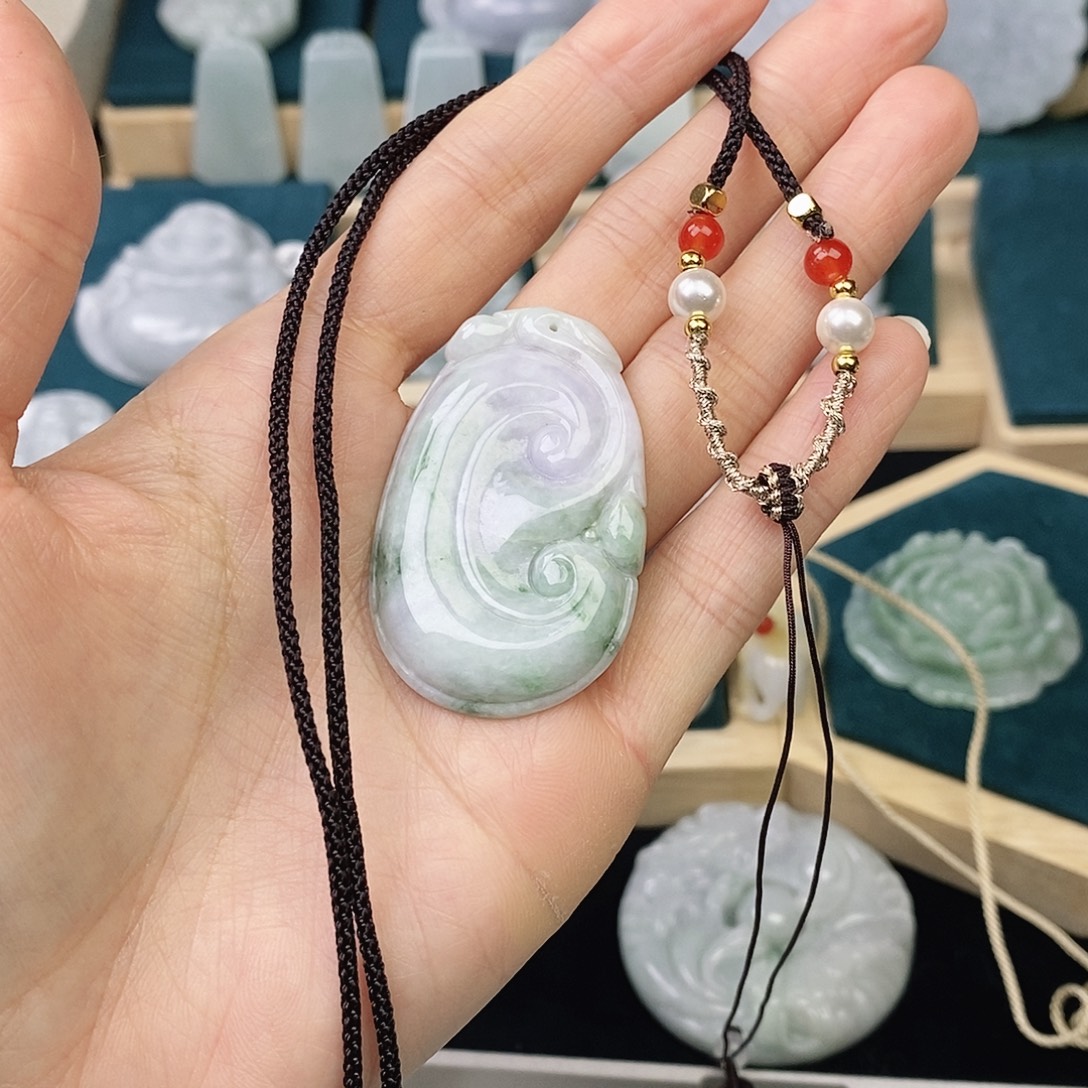 花***儿翡翠未镶嵌颈饰如意