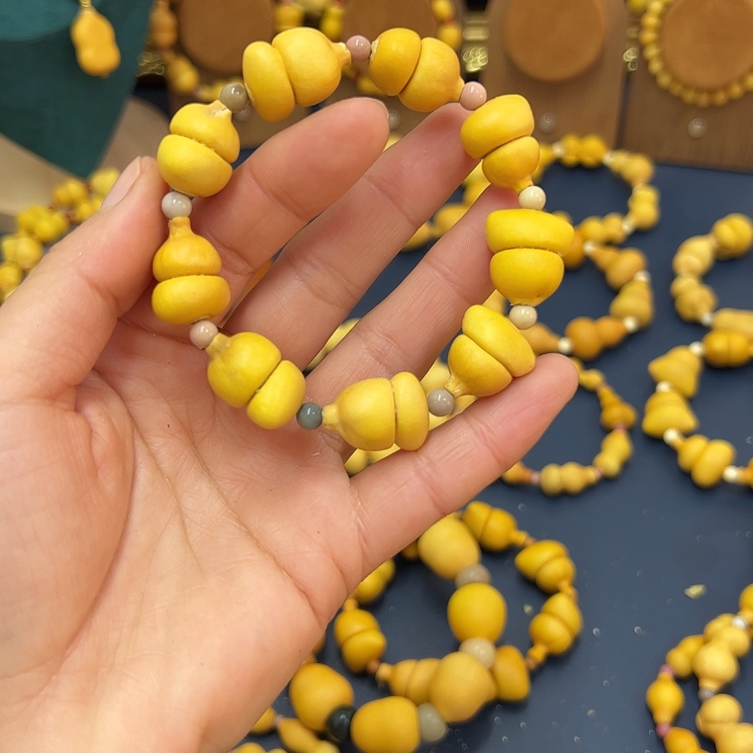 太****精品手串，钱袋9颗