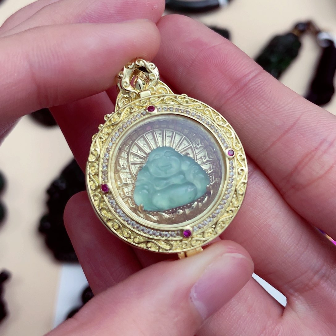 翡翠颈饰未镶嵌翡翠