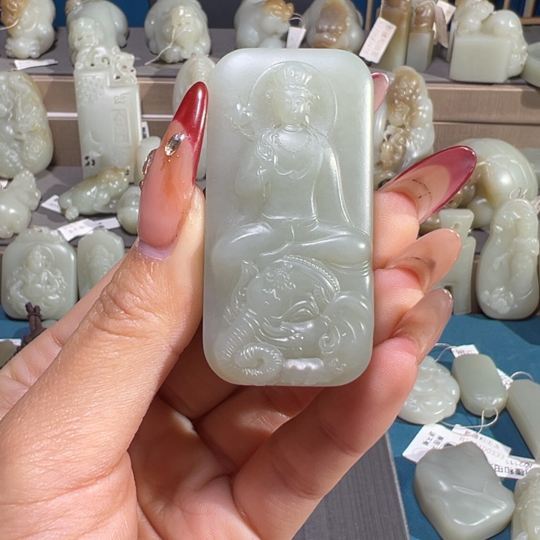 天***狼和田玉（糖玉）未镶嵌颈饰