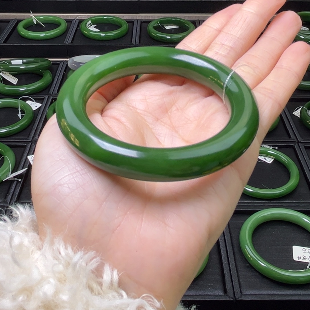 和田玉（碧玉）未镶嵌手镯