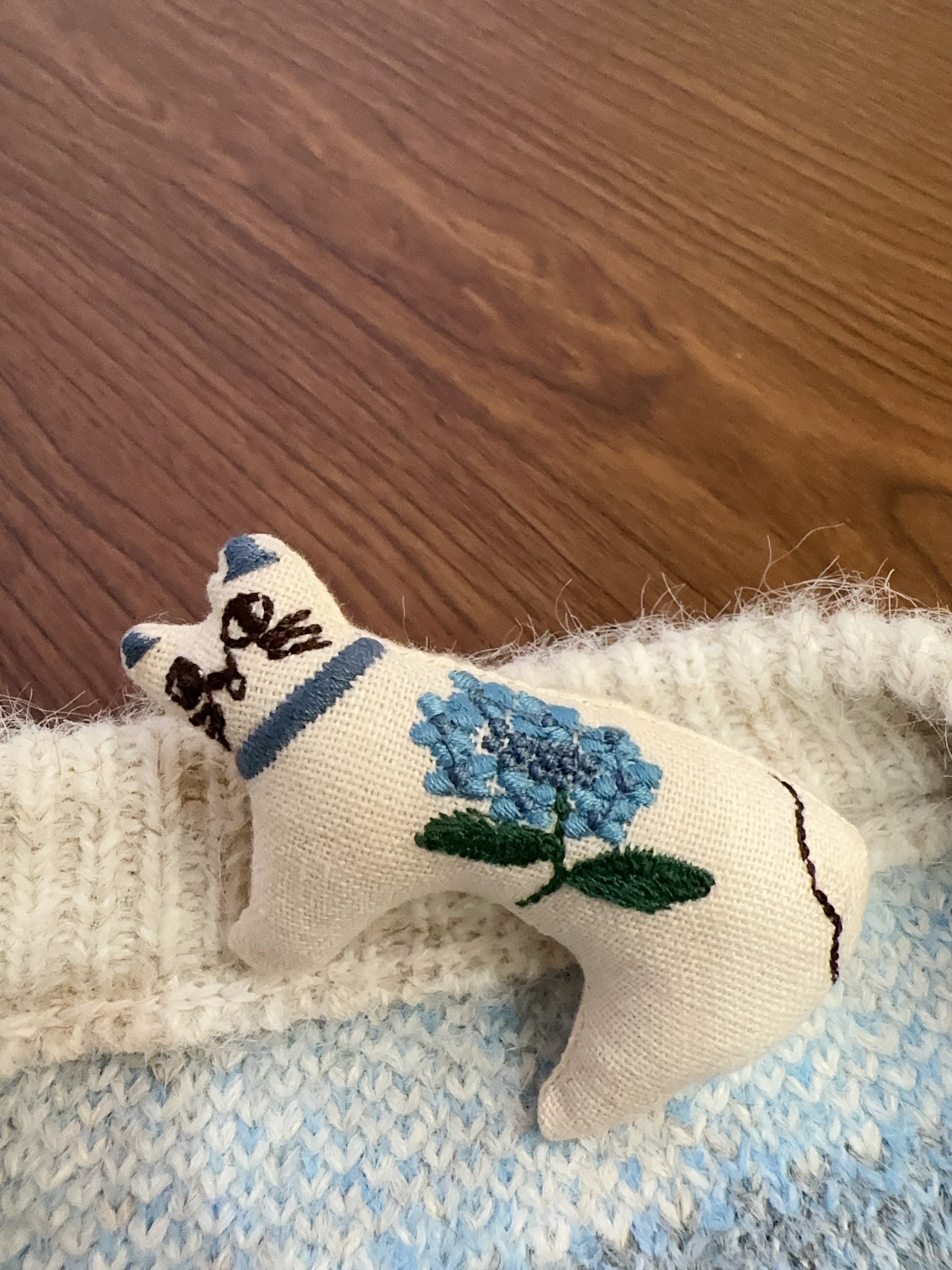 非金属布艺胸针 绣花猫  森系布艺手绣立体塞棉胸针配饰日韩可爱