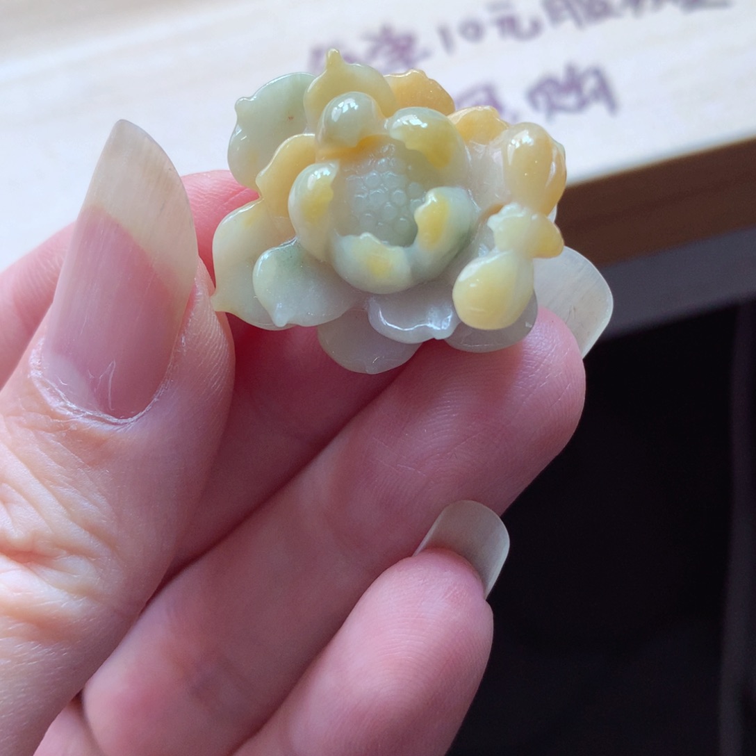 翡翠颈饰未镶嵌吊坠