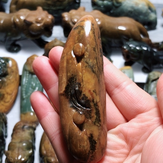 岫岩河磨玉（透闪石质玉）把件未镶嵌