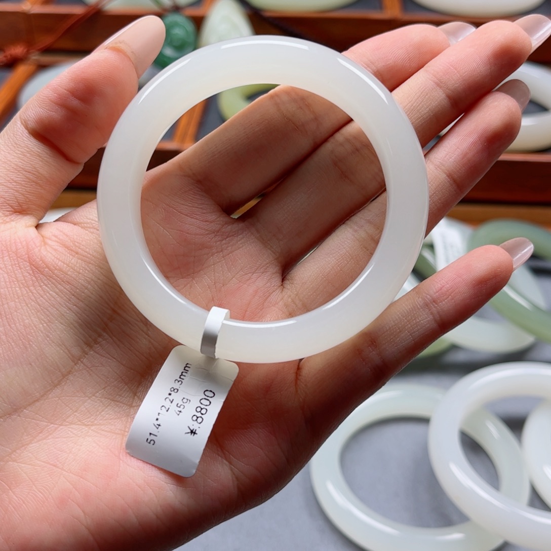 *****未镶嵌手镯和田玉