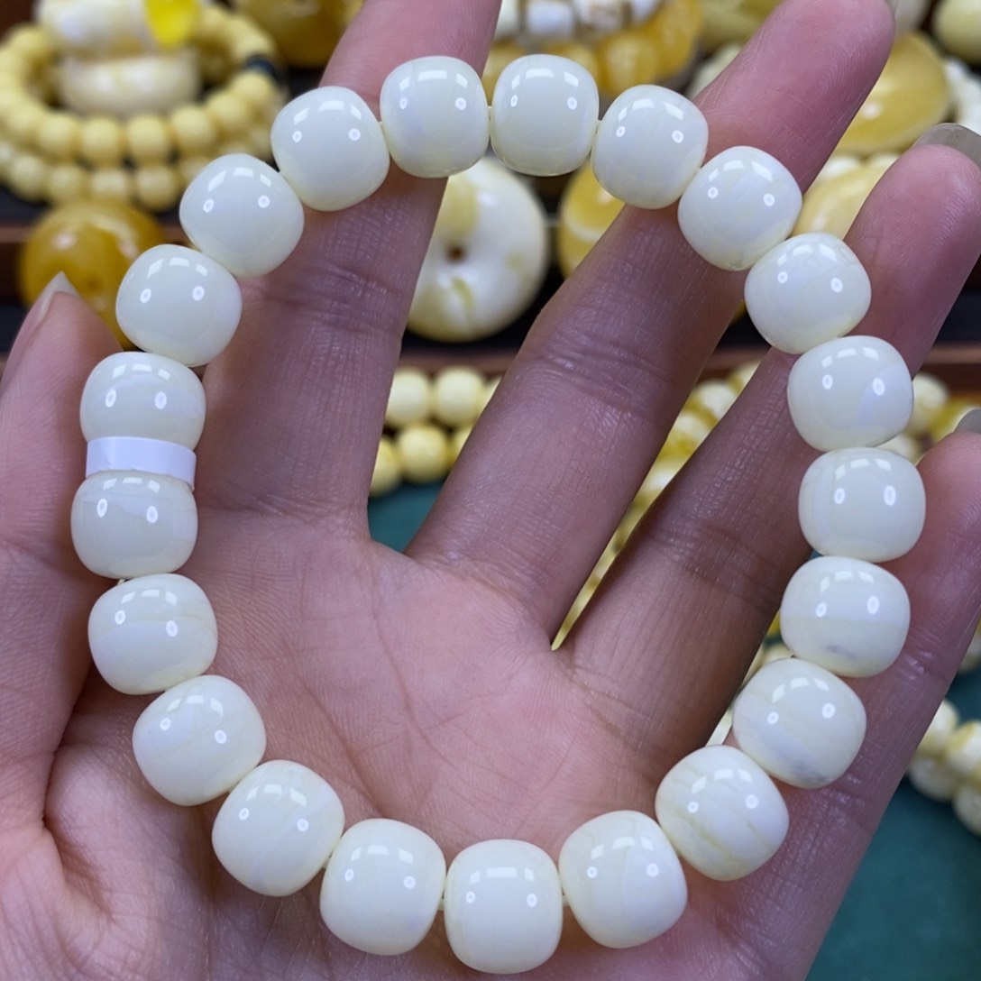 琥珀裸石未镶嵌同料手串