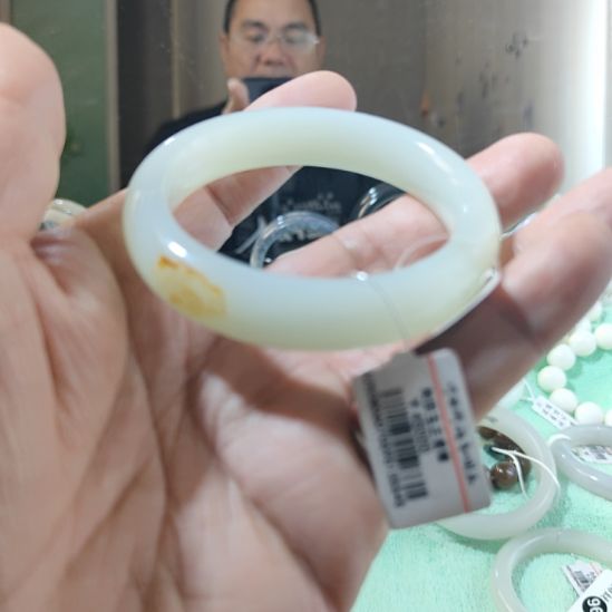 婷****和田玉未镶嵌手镯