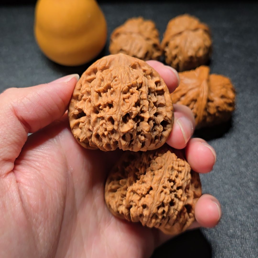 吊坠文玩核桃极品红皮三角南疆全品