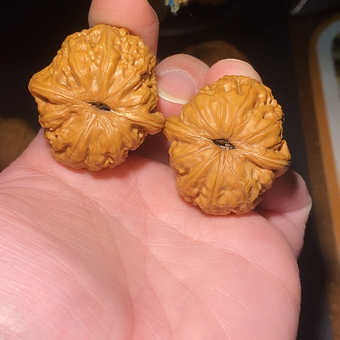 老***辉吊坠文玩核桃元宝100