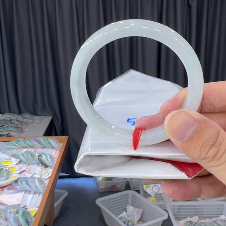 翡翠手镯未镶嵌纯天然缅甸翡翠a货 买断