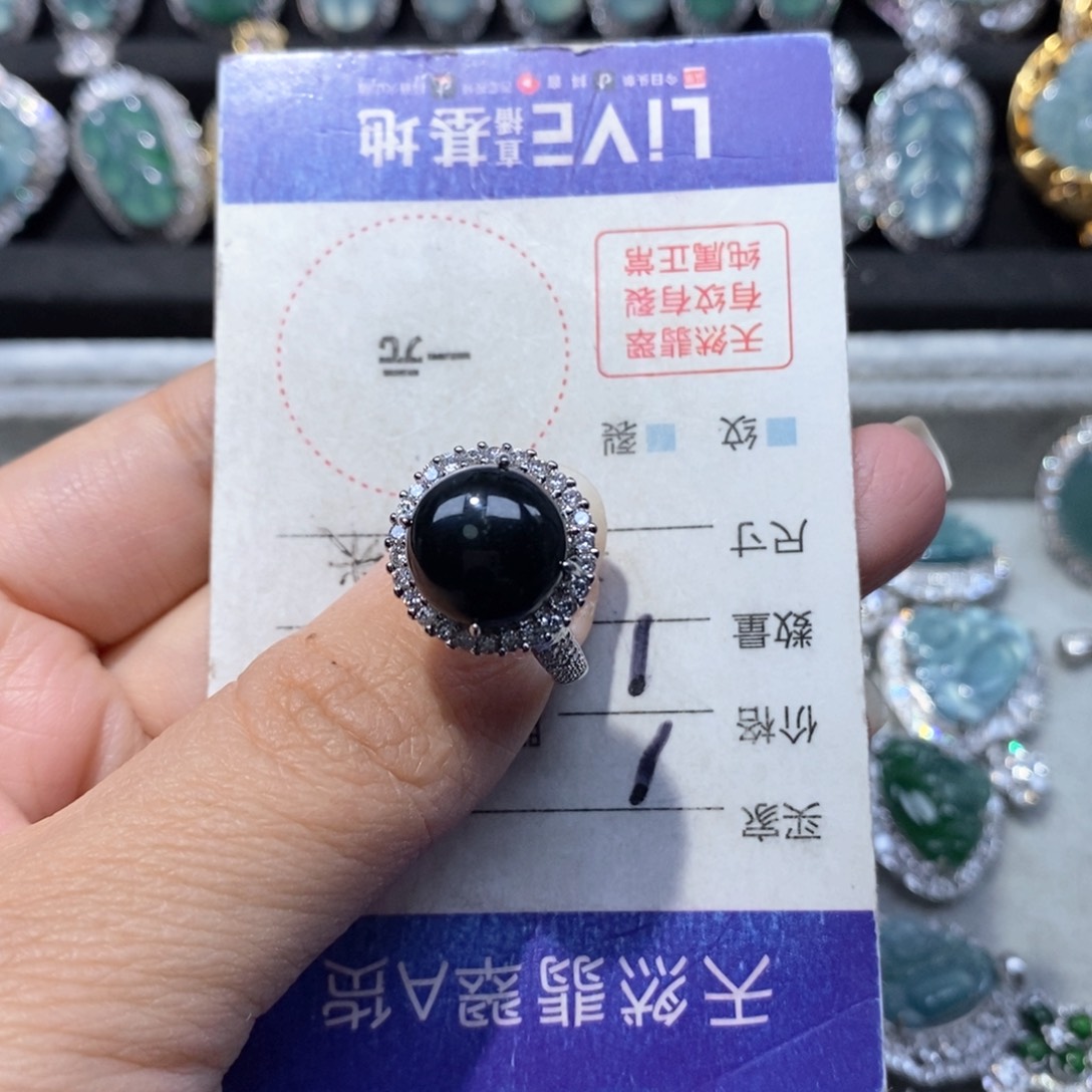 翡翠颈饰未镶嵌A****）翡翠