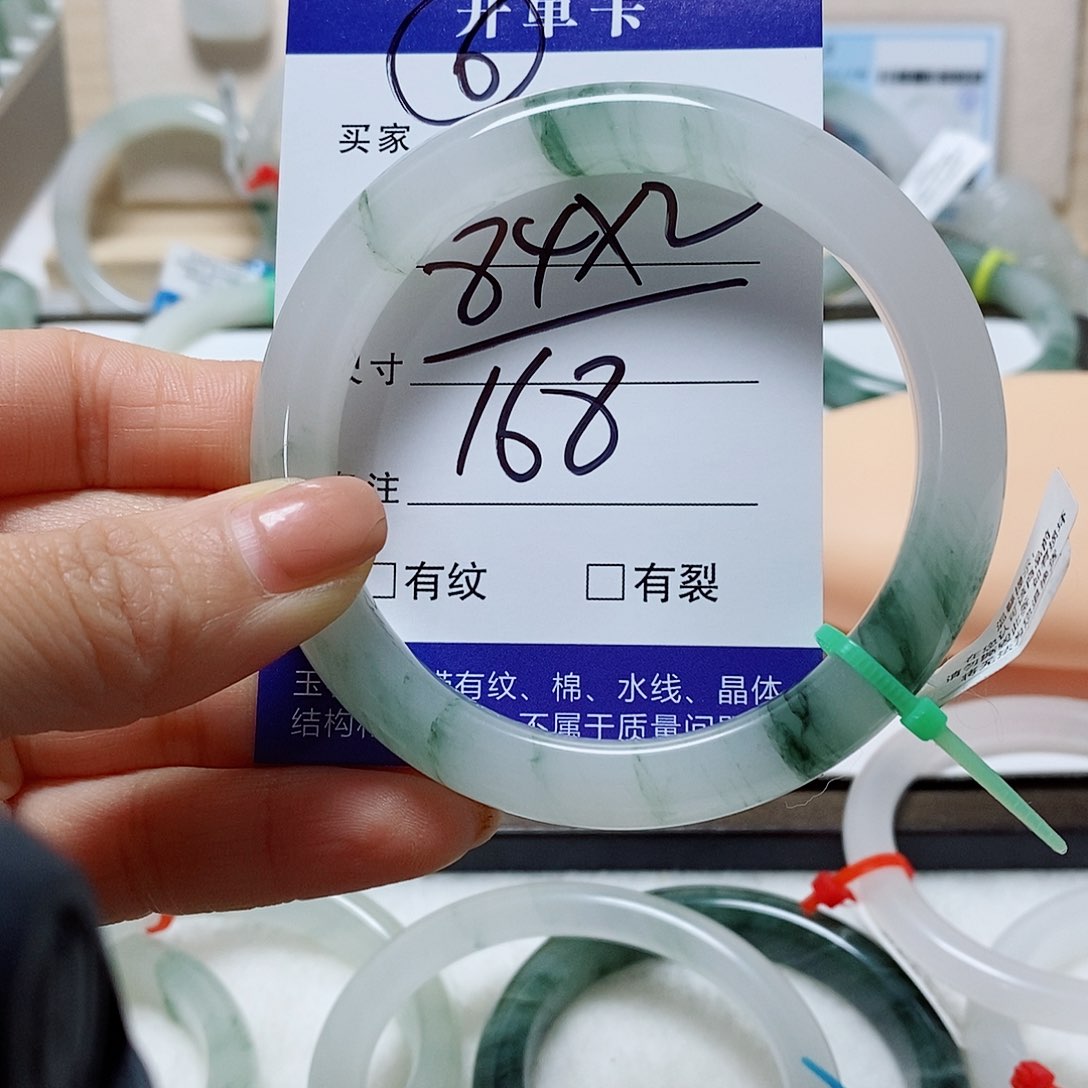 未镶嵌手镯石英质玉馨*