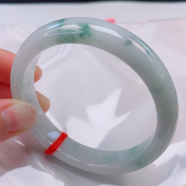 翡翠手镯未镶嵌60圈口