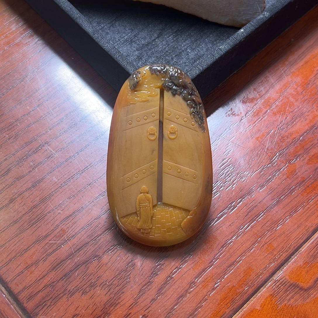 未镶嵌石英质玉（黄龙玉）挂件