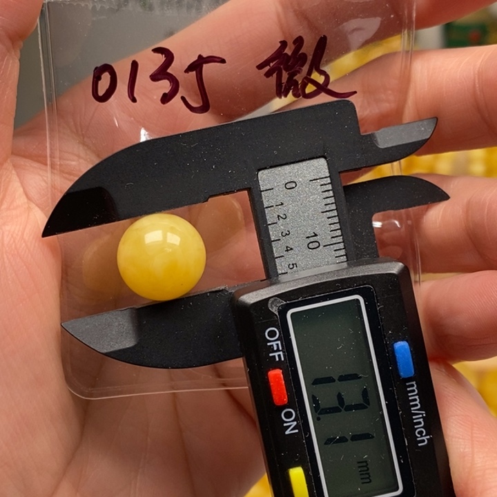 蜜蜡未镶嵌裸石13.1微瑕