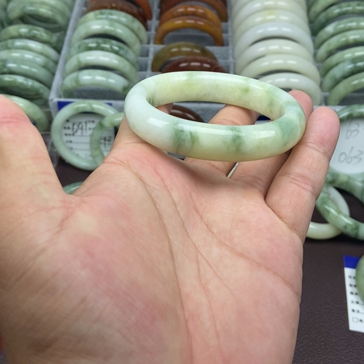 蛇纹石玉手镯未镶嵌海****善