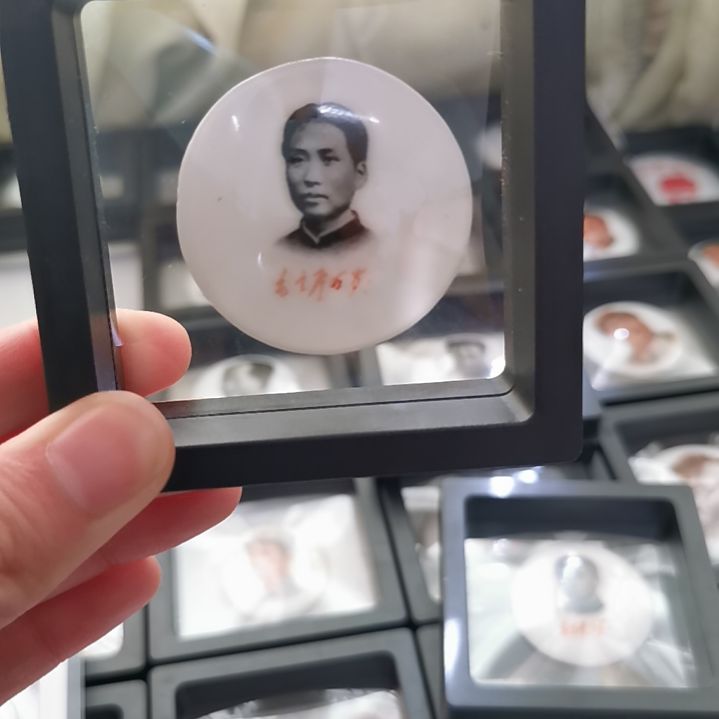 合金糊*哥红藏纪念章1枚