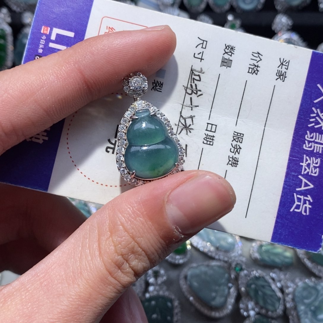 翡翠颈饰未镶嵌翡翠