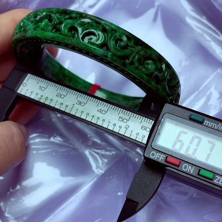 翡翠手镯未镶嵌手镯