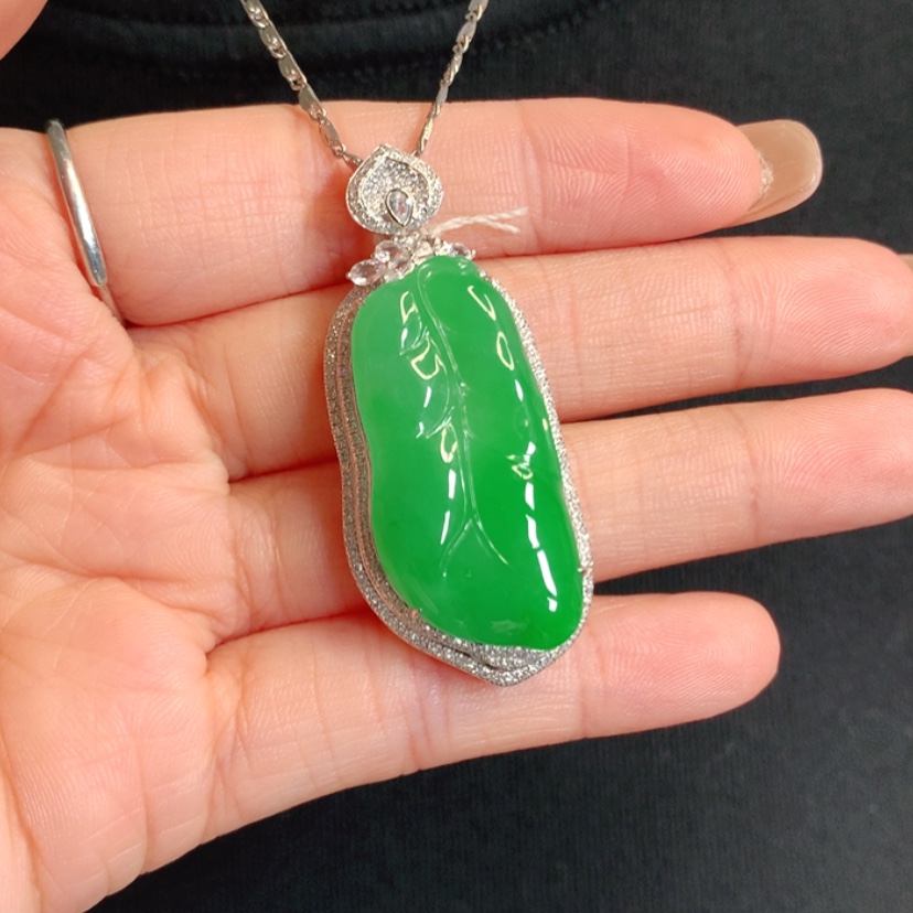 【闪购商品】颈饰18K金镶嵌翡翠叶子