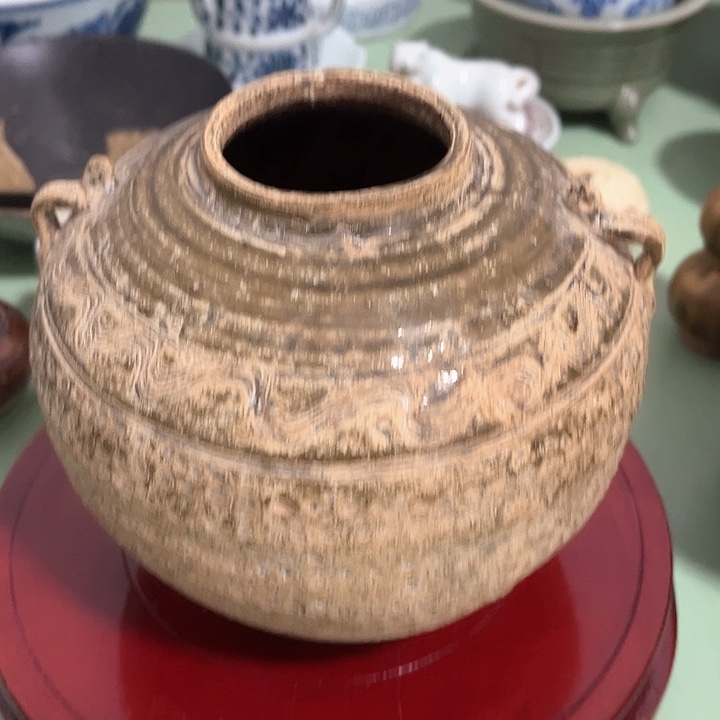 妙**慧一个越窑的小罐子