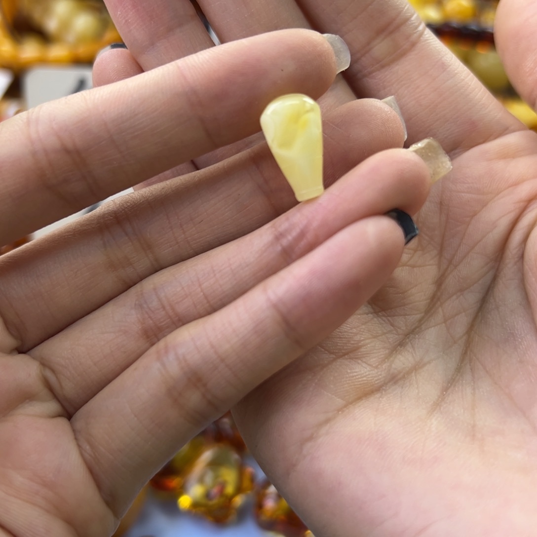 琥珀珠宝奇石未镶嵌