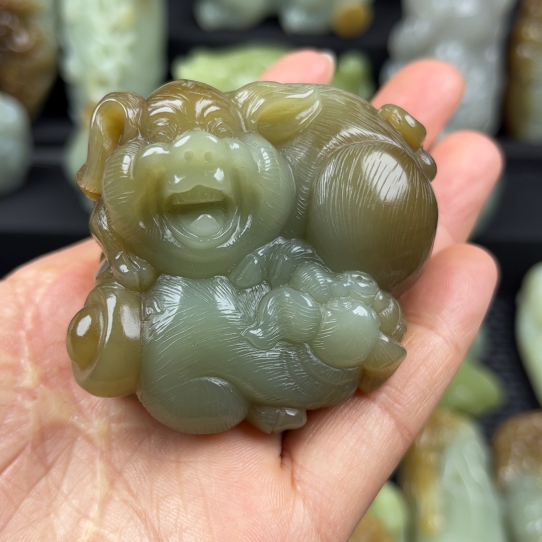 赢***玥和田玉未镶嵌把件