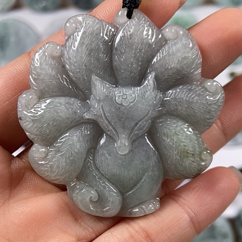 翡翠颈饰未镶嵌九尾狐福利