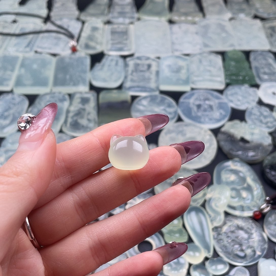 蛇纹石玉吊坠(赠链)未镶嵌