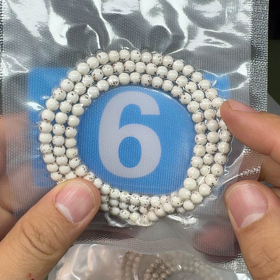 星月菩提吊坠5圆珠脖挂背月。   6