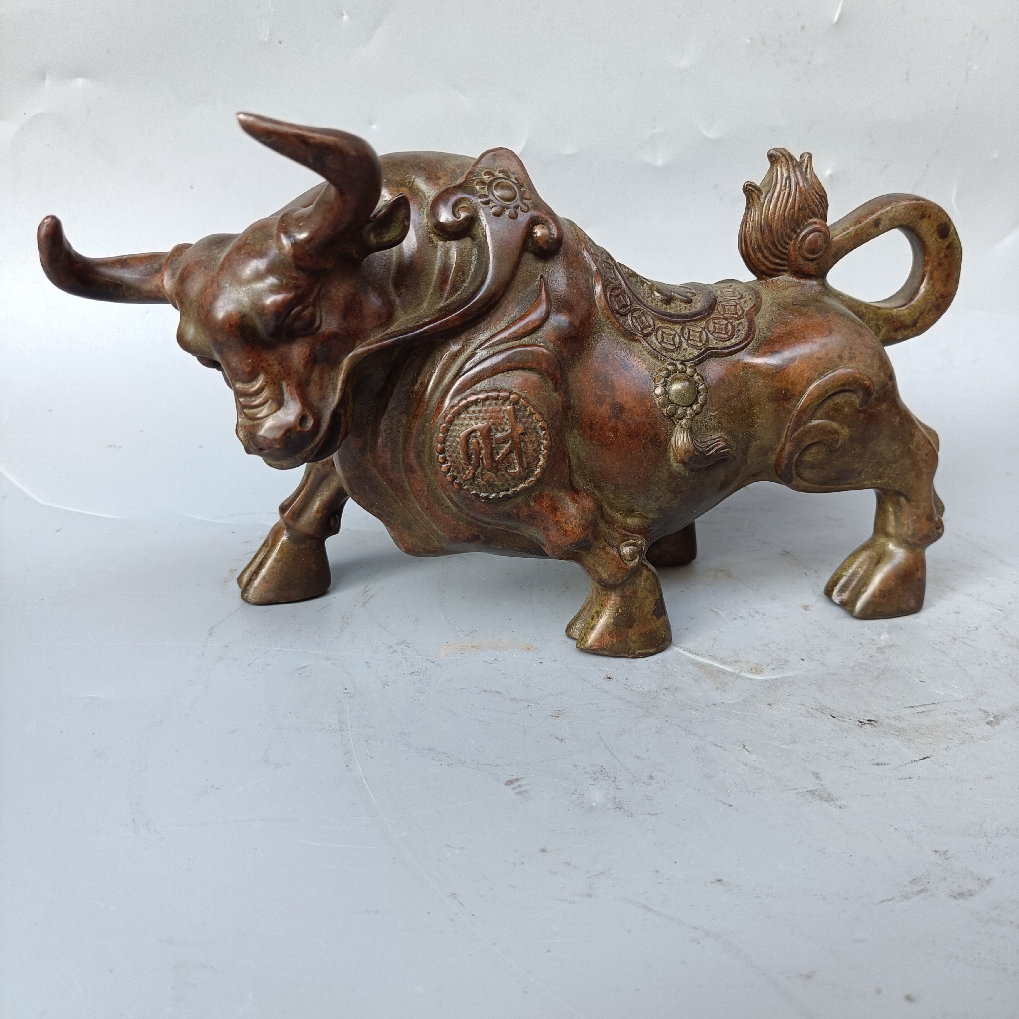 铜器，           牛