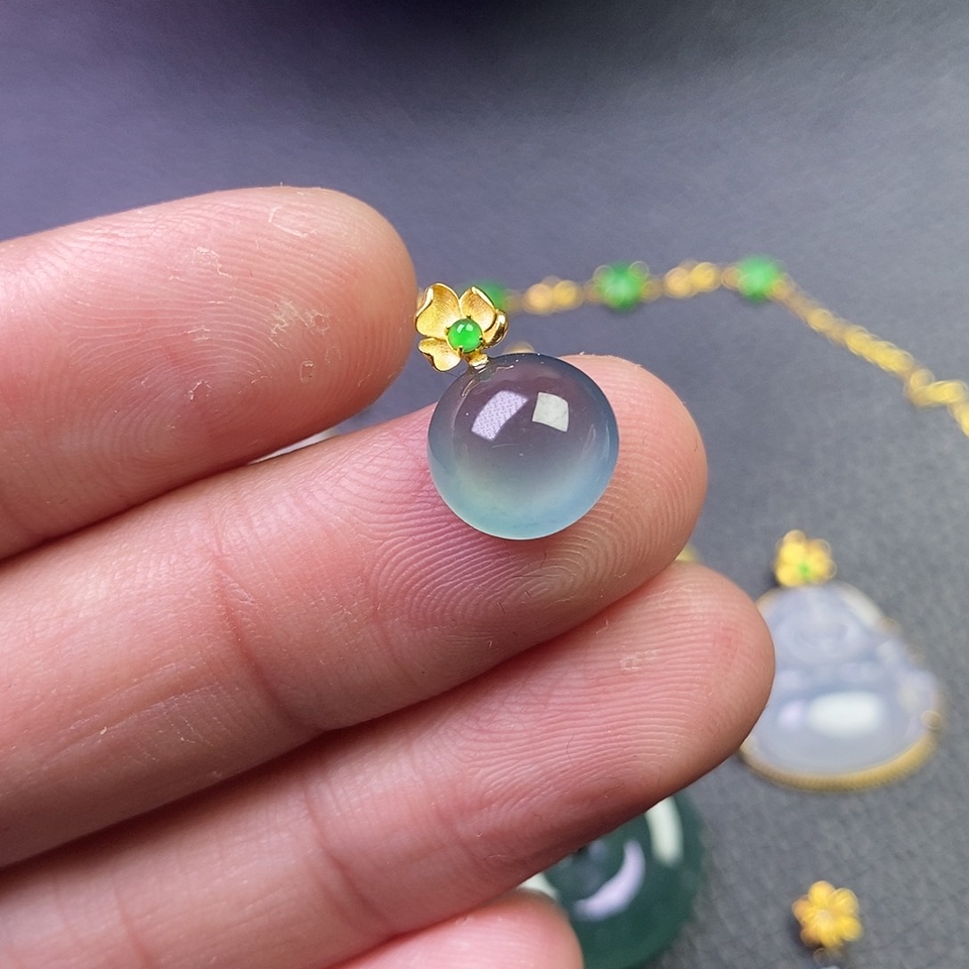 颈饰18K金镶嵌翡翠