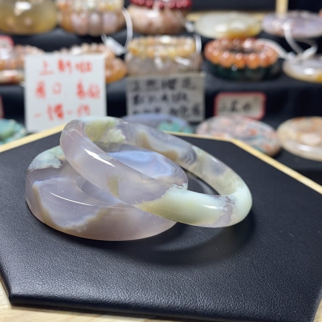 春***a玛瑙/玉髓手镯未镶嵌