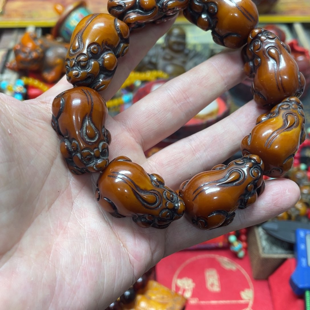 琥珀裸石未镶嵌好物推荐如图所示