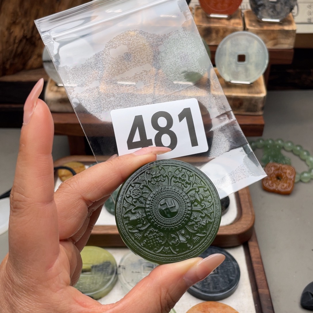 荷***宝蛇纹石玉未镶嵌颈饰