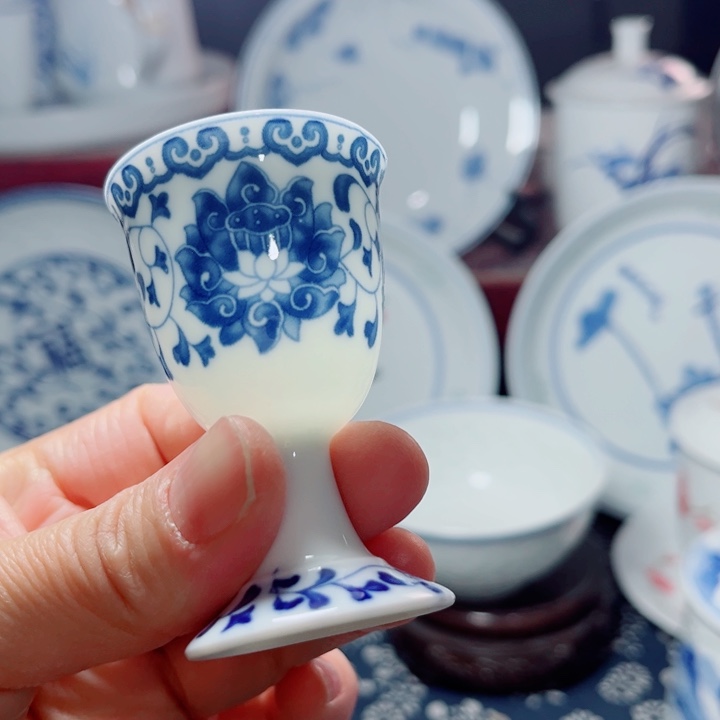 青花玲珑缠枝莲高脚杯