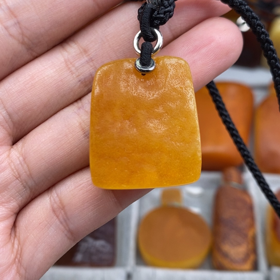 琥珀吊坠(赠链)未镶嵌