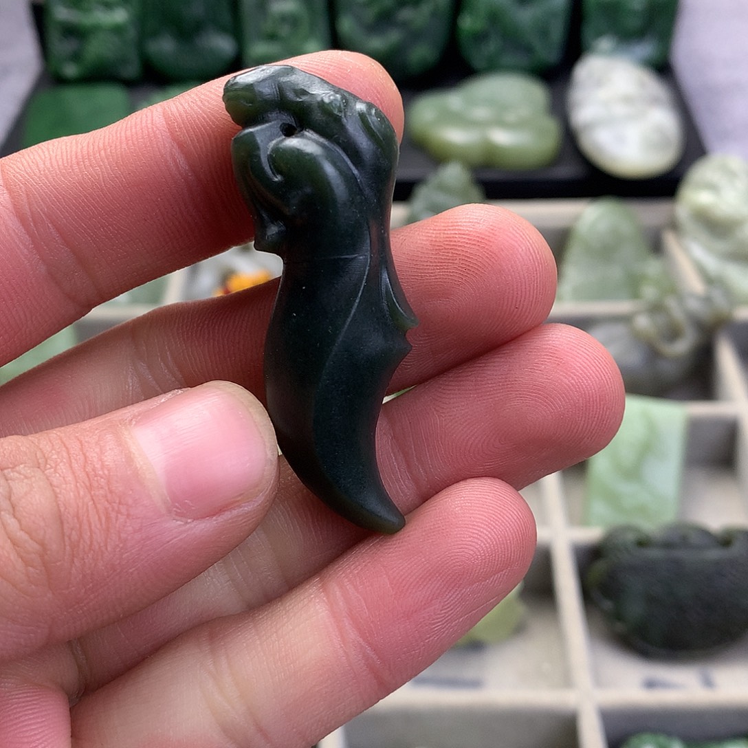 和田玉未镶嵌颈饰